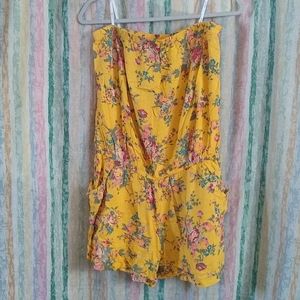 Beautiful floral jumper suit/romper well worn. 2XL